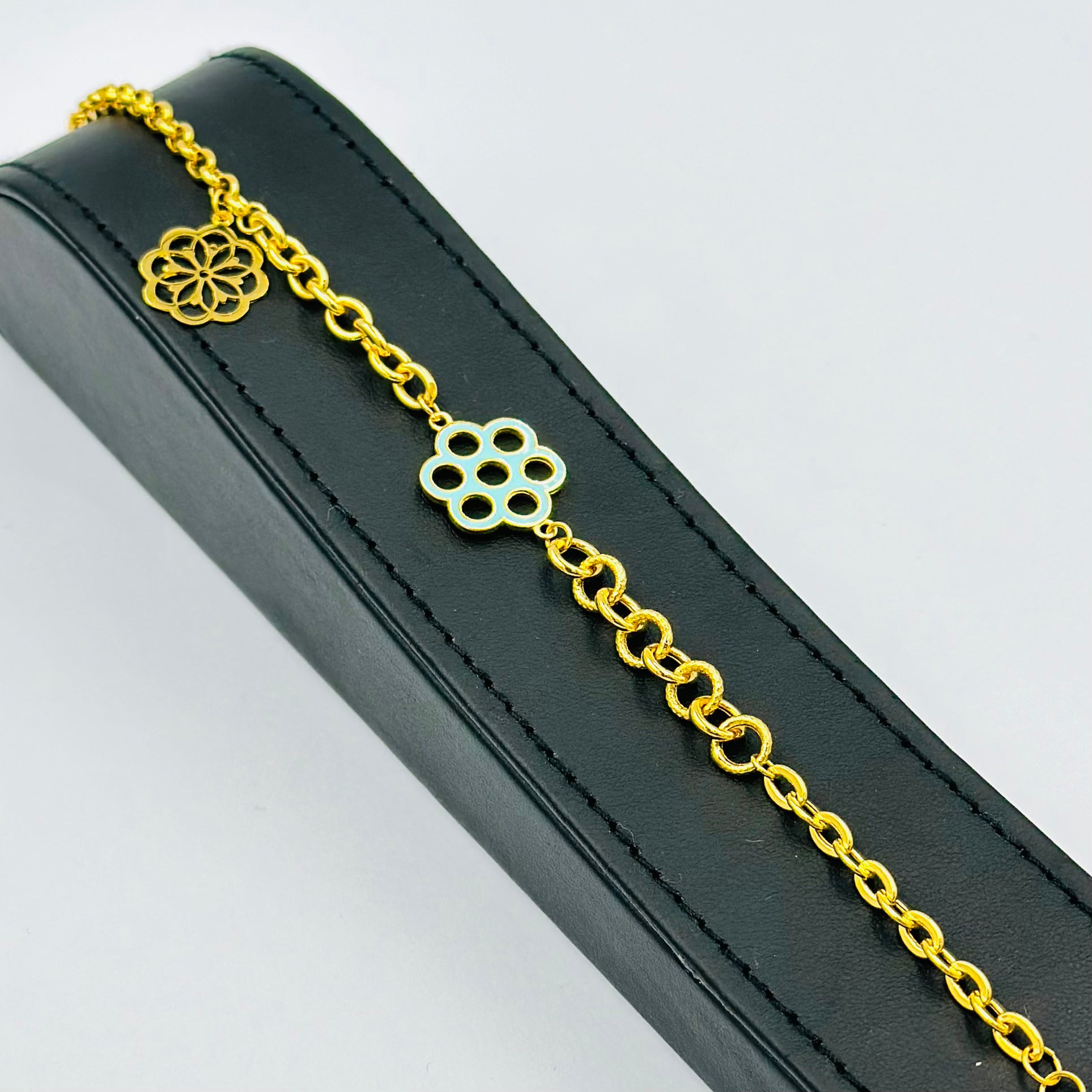 Load image into Gallery viewer, Bracelets (21 Karat)
